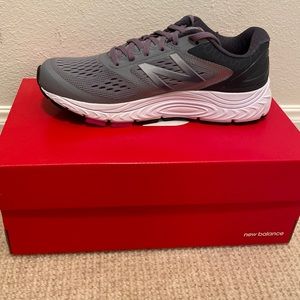 Never been worn. New Balance Woman’s size 9 running course sneakers.